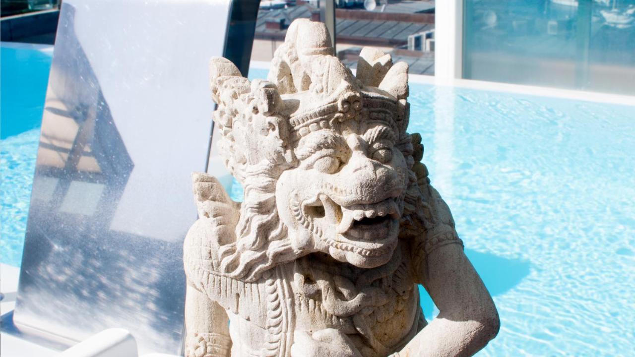 그랜 호텔 나가리 부티크 앤드 스파 비고 외부 사진 A gargoyle on the side of the building