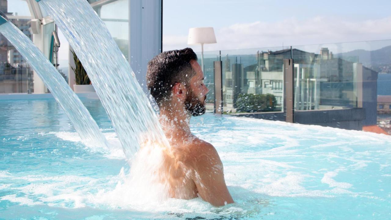 그랜 호텔 나가리 부티크 앤드 스파 비고 외부 사진 A man in a spa