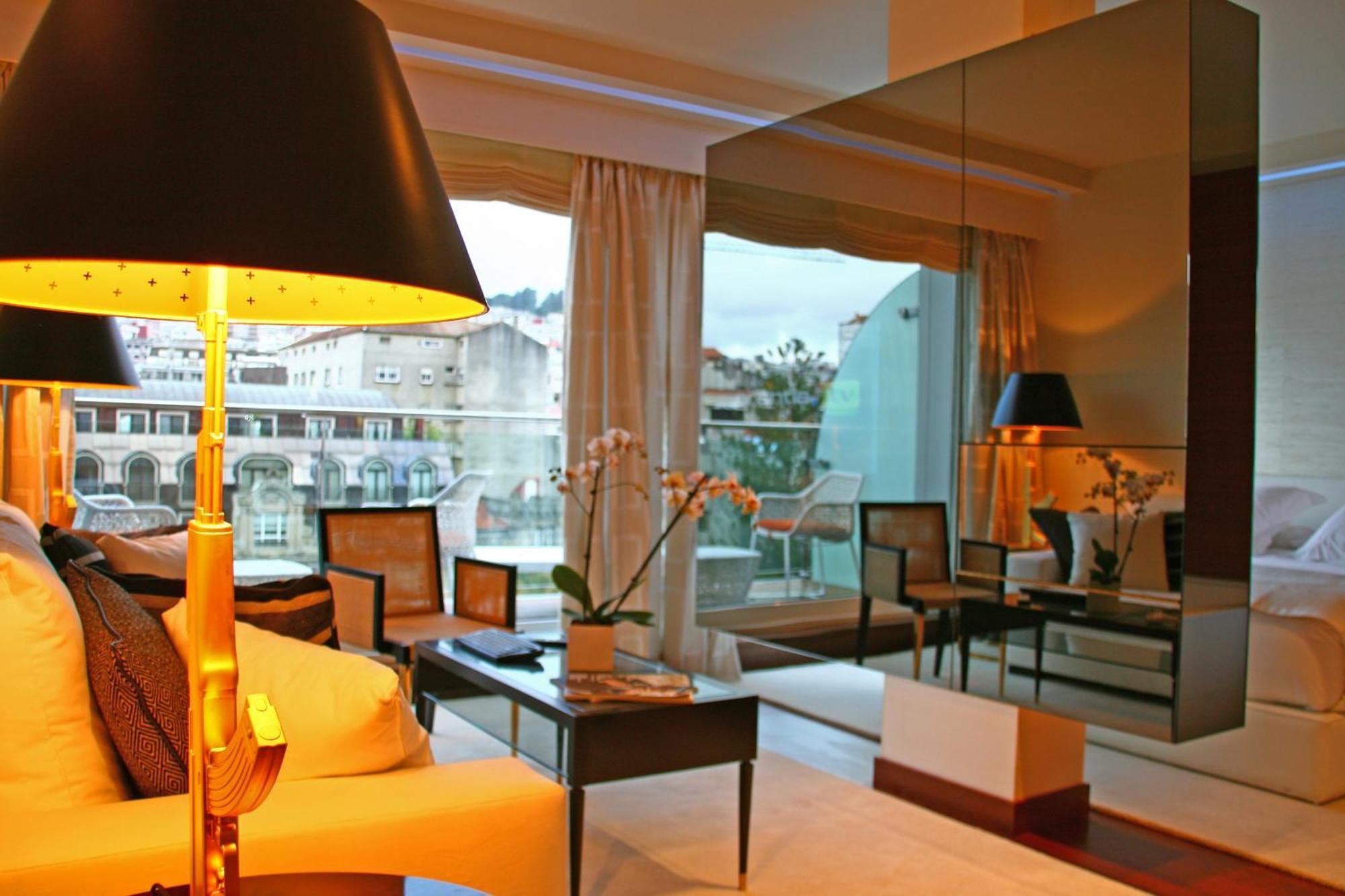 그랜 호텔 나가리 부티크 앤드 스파 비고 외부 사진 Interior of a suite at the Hotel Excelsior