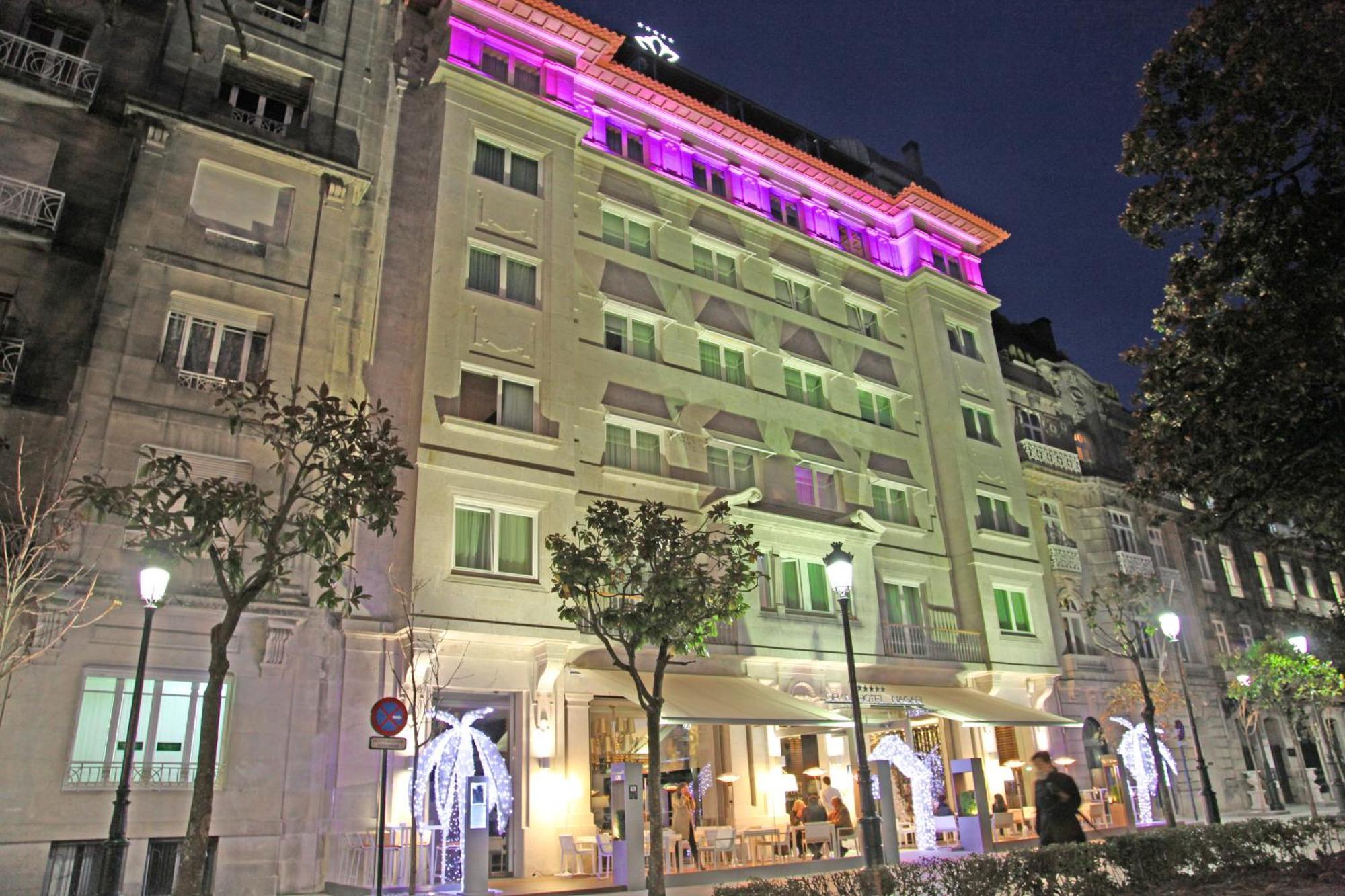 그랜 호텔 나가리 부티크 앤드 스파 비고 외부 사진 The hotel at night