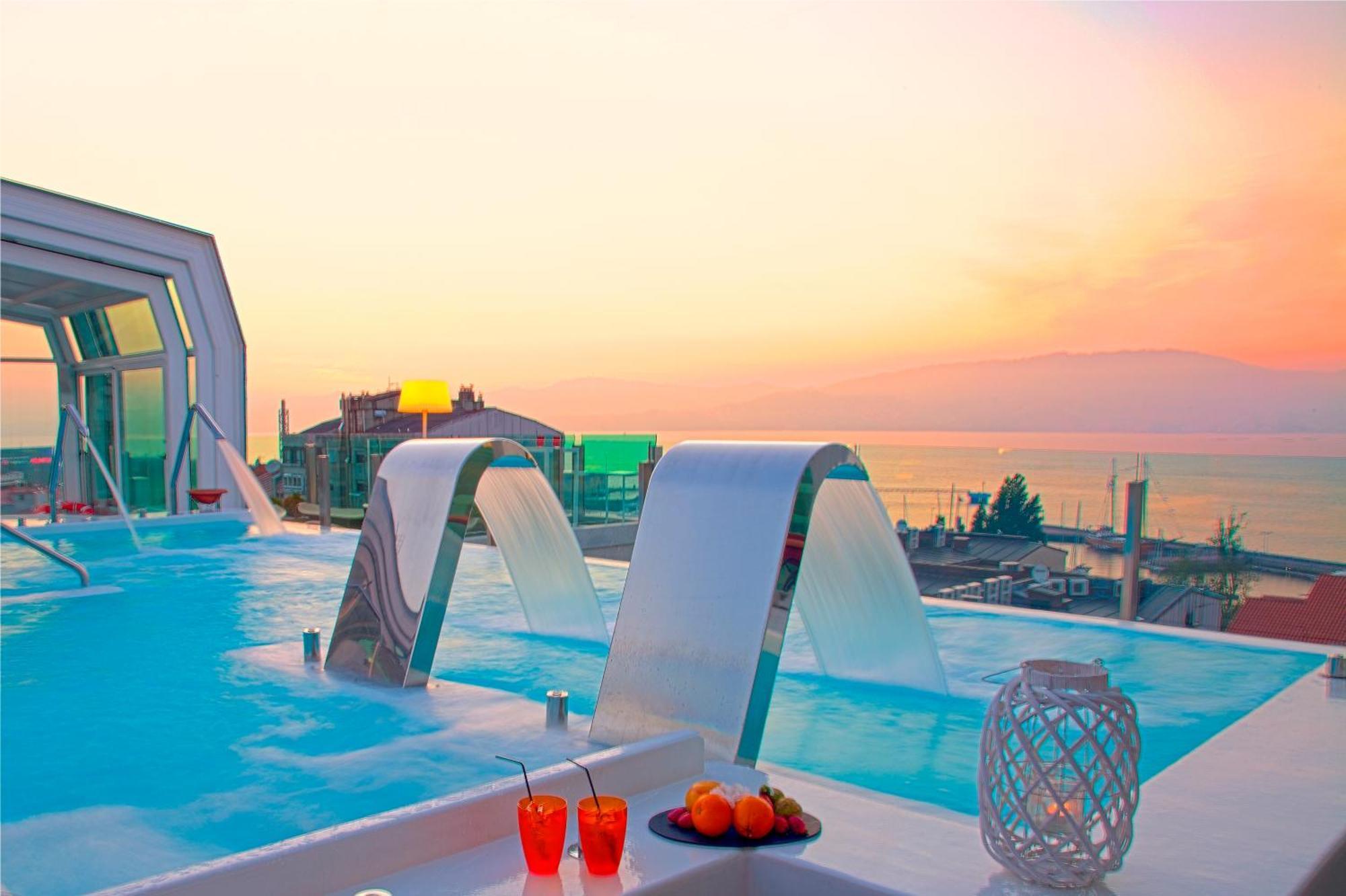 그랜 호텔 나가리 부티크 앤드 스파 비고 외부 사진 The pool at the hotel