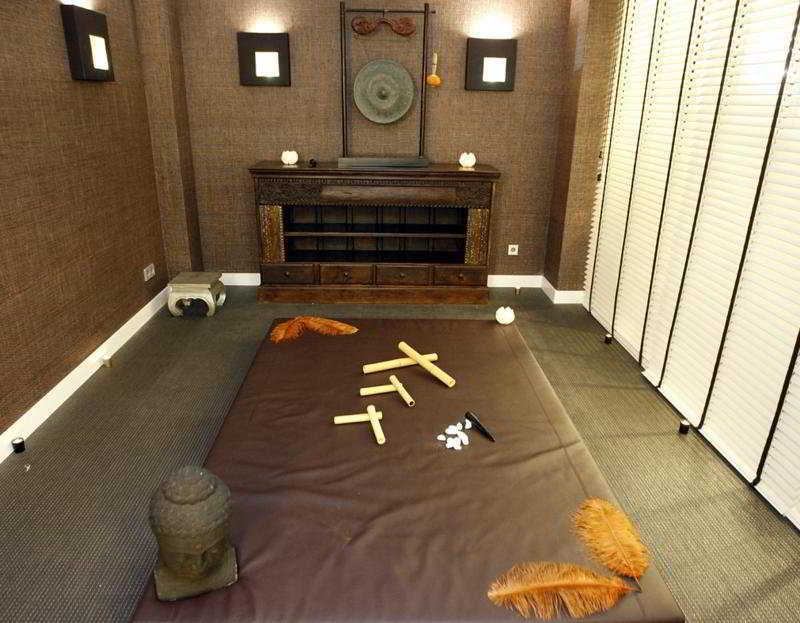 그랜 호텔 나가리 부티크 앤드 스파 비고 외부 사진 A room for the practice of shiatsu